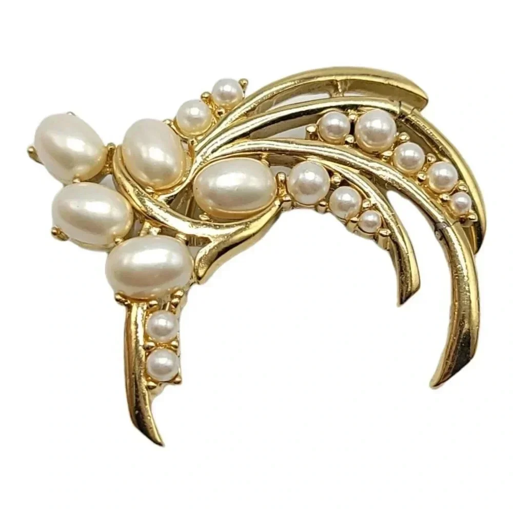 Trifari TM Faux Pearl Abstract Flower Gold Tone Vintage Brooch